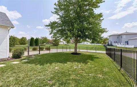 Exterior - 607 Summer Stone Dr, O'fallon, MO 63368 photo 4 of 5