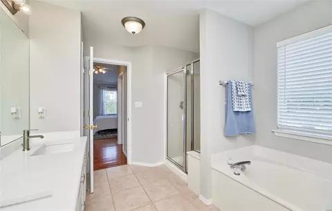 Bath - 607 Summer Stone Dr, O'fallon, MO 63368 photo 3 of 4