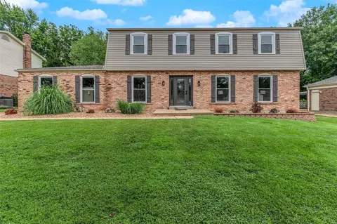 2314 Fairoyal Dr, Des Peres, MO 63131