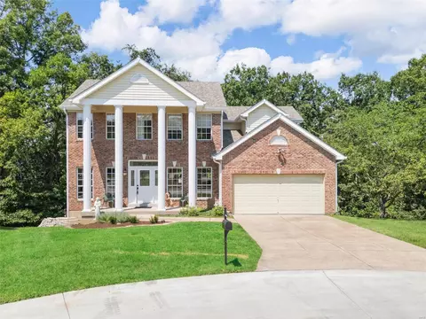1315 Oak Borough Dr, Ballwin, MO 63021