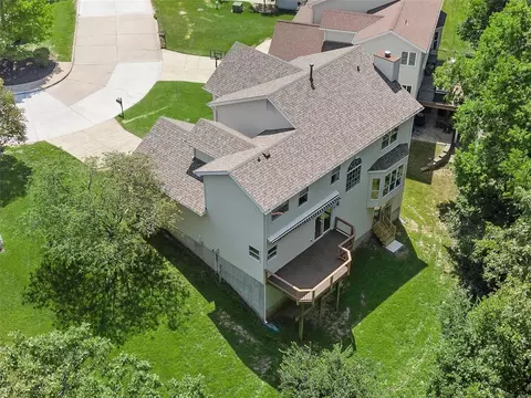 1315 Oak Borough Dr, Ballwin, MO 63021 photo 2