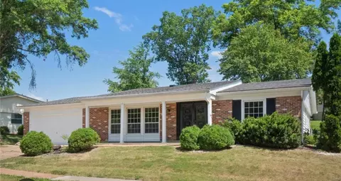6006 Bayou Bend Ct, Saint Louis, MO 63129