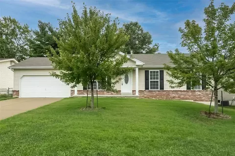 1406 Sandra Elaine Dr, Saint Peters, MO 63376