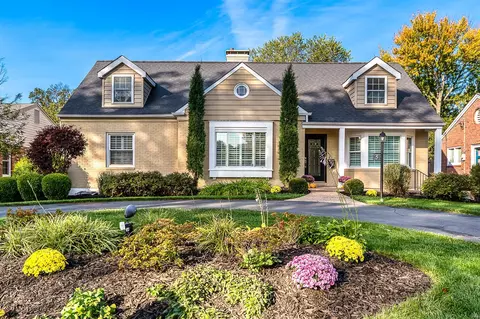 5 Armstrong Dr, Glendale, MO 63122