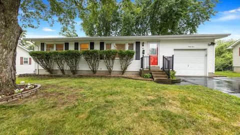 69 Oakdale Ave, Saint Charles, MO 63301
