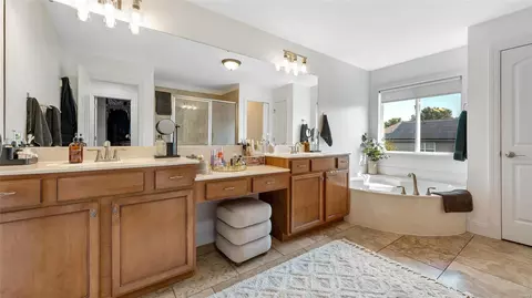 Bath - 812 Aston Way Dr, O'fallon, MO 63368 photo 2 of 6