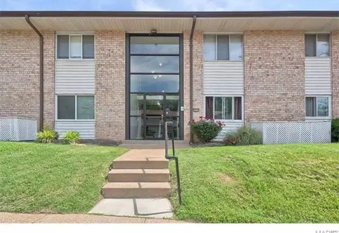 10123 Sakura Dr #D, Saint Louis, MO 63128