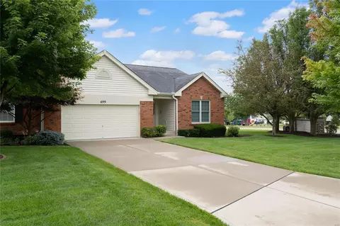 699 Hawk Run Dr, O'fallon, MO 63368 photo 2