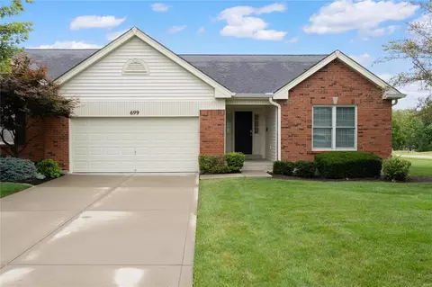 699 Hawk Run Dr, O'fallon, MO 63368