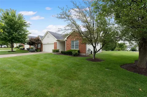 699 Hawk Run Dr, O'fallon, MO 63368 photo 3