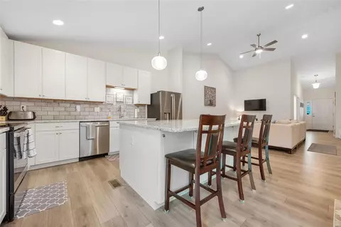 Kitchen - 5350 Lakepath Way, Eureka, MO 63025 photo 2 of 2