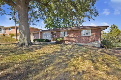11207 Santa Clara Dr, Saint Louis, MO 63126