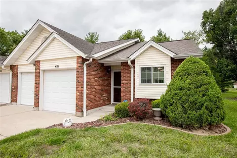 421 Cambridge Pl, Saint Peters, MO 63376