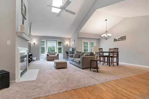 4501 Eli Dr #K, Saint Louis, MO 63128