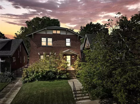 3832 Bowen St, Saint Louis, MO 63116
