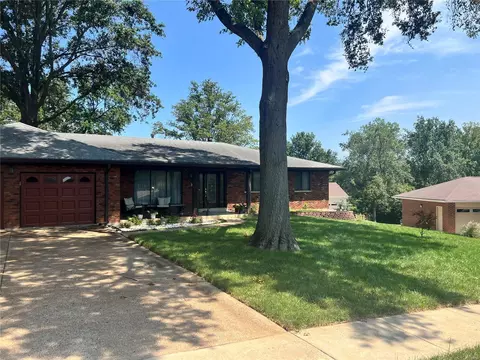 3585 Barbagallo Dr, Mehlville, MO 63129