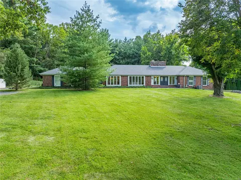 10622 Mentz Hill Acres Dr, Saint Louis, MO 63128