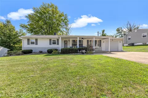 8 Laura Dr, Saint Peters, MO 63376
