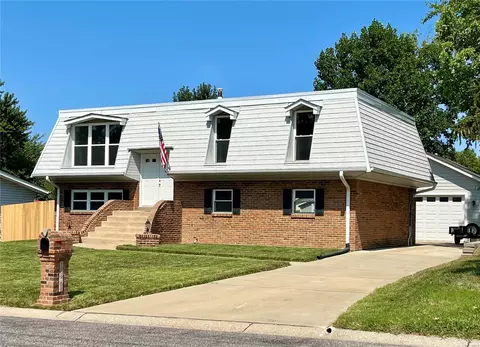 1021 Wilmington Dr, Saint Charles, MO 63301