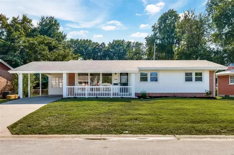 2609 W Adams St, Saint Charles, MO 63301