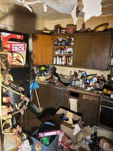 Kitchen - 357 Plaza Ave, Ferguson, MO 63135 photo 1 of 2