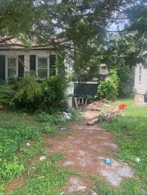 Exterior - 357 Plaza Ave, Ferguson, MO 63135 photo 4 of 12