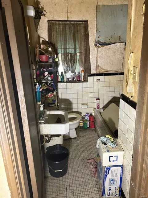 Bath - 357 Plaza Ave, Ferguson, MO 63135 photo 1 of 2