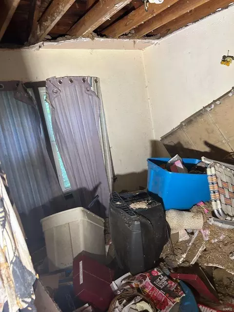 Entry Way - 357 Plaza Ave, Ferguson, MO 63135 photo 6 of 7