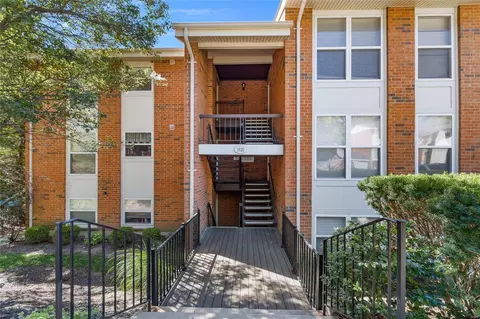 1920 Hunting Lake Ct #102, Saint Louis, MO 63122