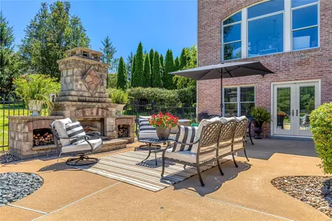 34 Windcastle Dr, Saint Charles, MO 63304 photo 9