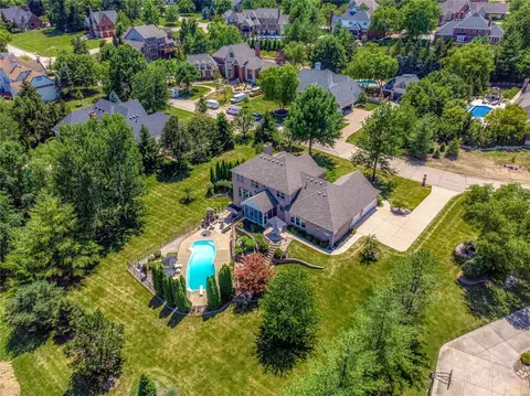 34 Windcastle Dr, Saint Charles, MO 63304 photo 3