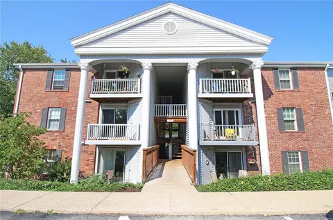 7507 Triwoods Dr #G, Shrewsbury, MO 63119