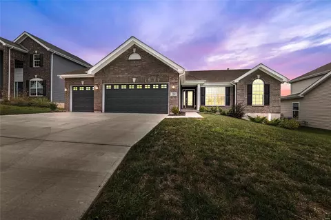 384 Juanita Mckee Dr, Ballwin, MO 63011