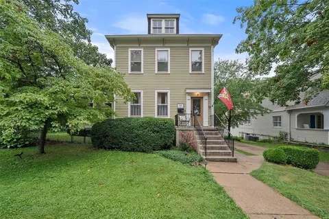55 Sylvester Ave, Webster Groves, MO 63119