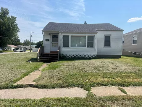 2026 N 3rd St, Saint Charles, MO 63301