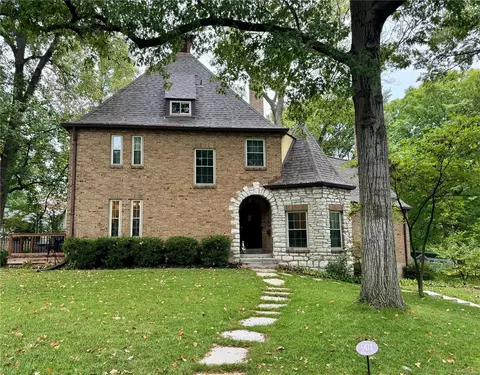 901 Greeley Ave, Saint Louis, MO 63119