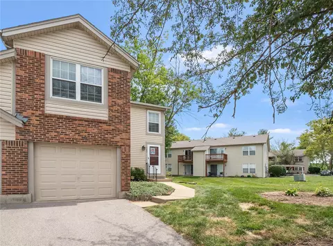 763 Sugar Glen Dr #4, Saint Peters, MO 63376
