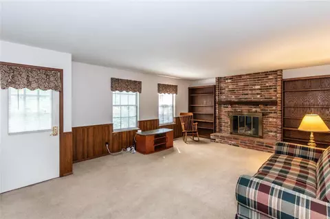 Living - 235 Spring Oaks Dr, Ballwin, MO 63011 photo 3 of 5