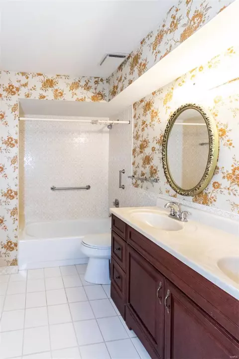 Bath - 235 Spring Oaks Dr, Ballwin, MO 63011 photo 4 of 4