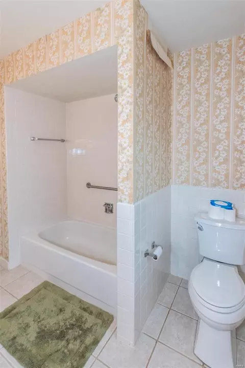 Bath - 235 Spring Oaks Dr, Ballwin, MO 63011 photo 3 of 4