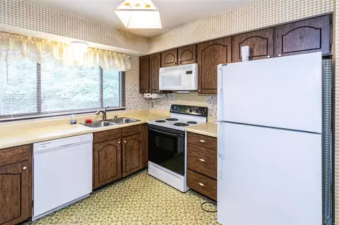 Kitchen - 235 Spring Oaks Dr, Ballwin, MO 63011 photo 2 of 2