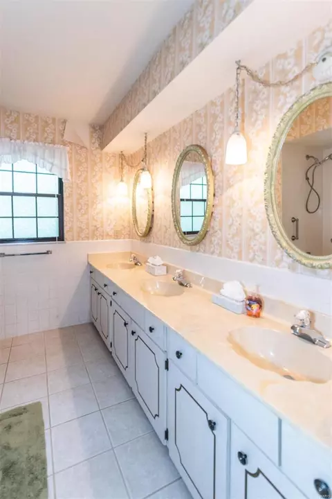 Bath - 235 Spring Oaks Dr, Ballwin, MO 63011 photo 2 of 4