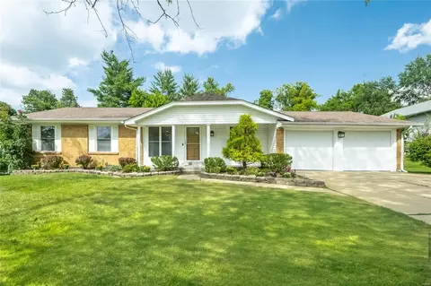 12145 Prestonpark Ln, Saint Louis, MO 63146