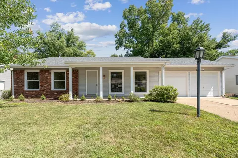 858 La Bonne Pkwy, Manchester, MO 63021