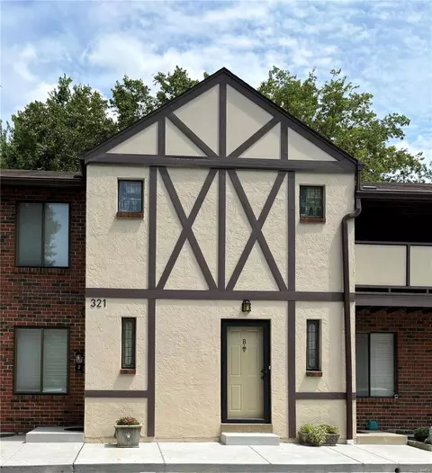 321 Barrington Square Ests #B, Kirkwood, MO 63122