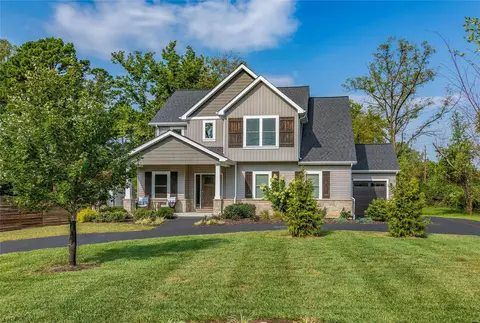 1023 S Geyer Rd, Kirkwood, MO 63122