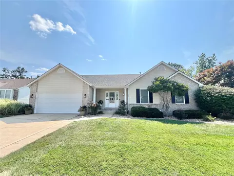 142 Butternut Stage Dr, Saint Peters, MO 63376