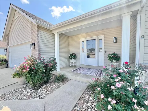 142 Butternut Stage Dr, Saint Peters, MO 63376 photo 2
