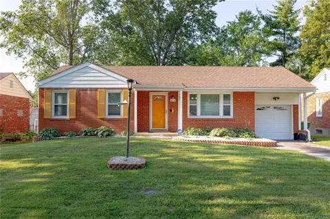 1074 Fontaine Pl, Saint Louis, MO 63137