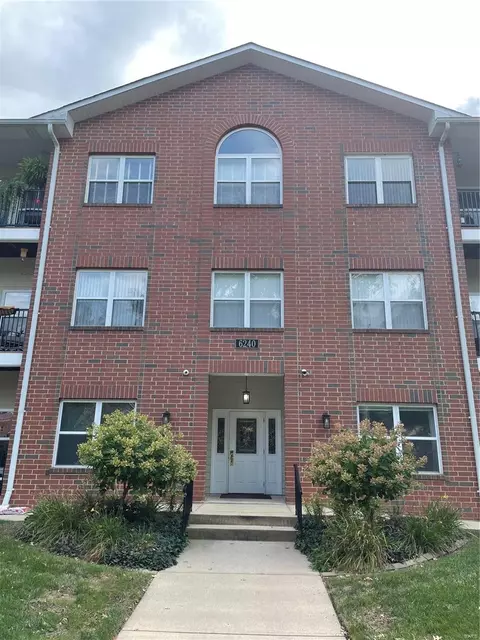 6240 Sunshine Dr #2C, Saint Louis, MO 63109
